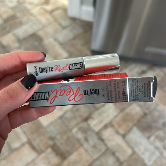 Benefit They’re Real Magnet Mascara - Black NWT - Picture 3 of 3